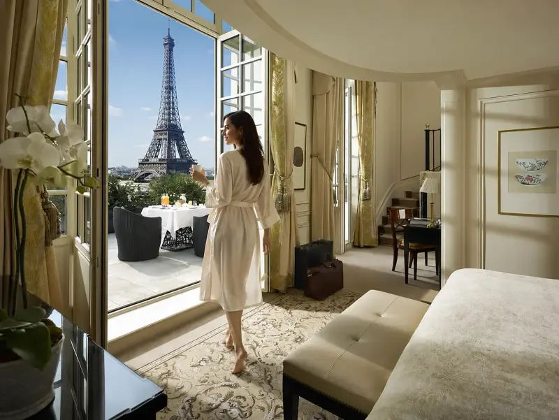High-class escort Paris luxury hotel suite Eiffel Tower Top Companions